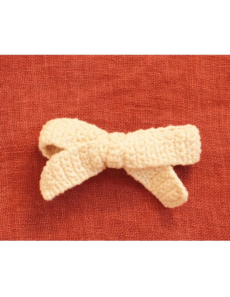 CROCHET HAIRCLIP, TIE, WHITE